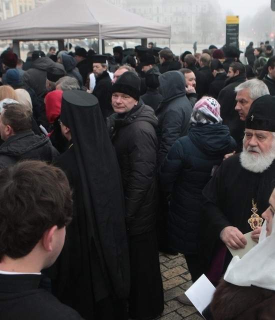 Интронизация: без одного греческого монаха, но с благословениями Варфоломея