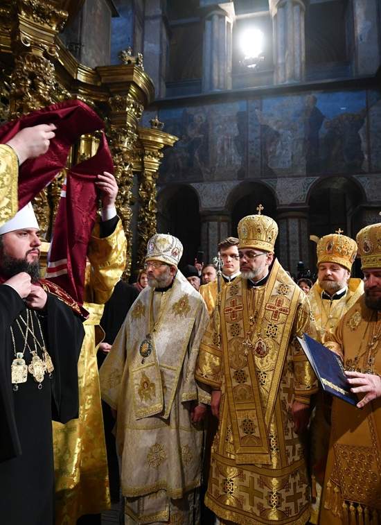 Интронизация: без одного греческого монаха, но с благословениями Варфоломея