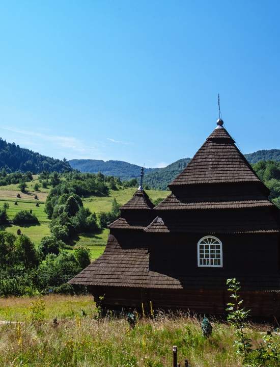 Люди едут в Карпаты, но Карпат не видят (укр.)