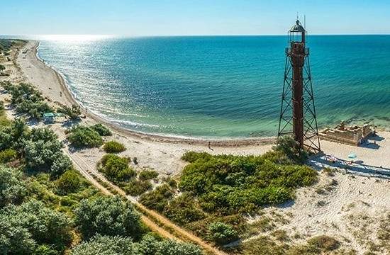 Джарылгачский маяк – между Токио и Парижем